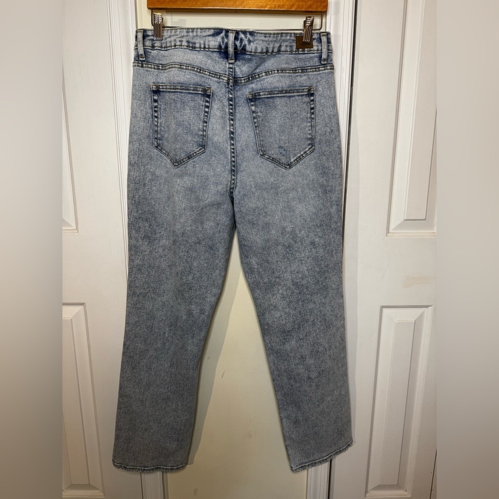 Jordache woman’s High Rise Straight- Acid Wash Jeans - Picture 4 of 4